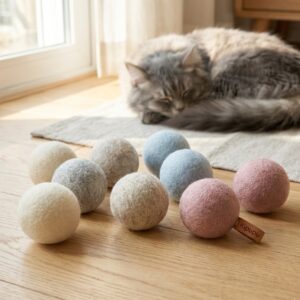 Kipupu 浮雲羊毛氈手工貓玩具球組